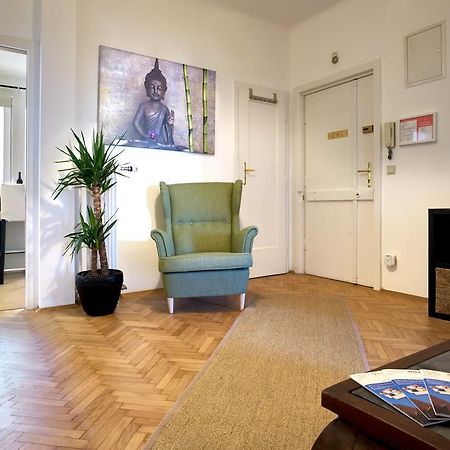 Operastreet City Center Apartment "Bangkok" In Виена Екстериор снимка